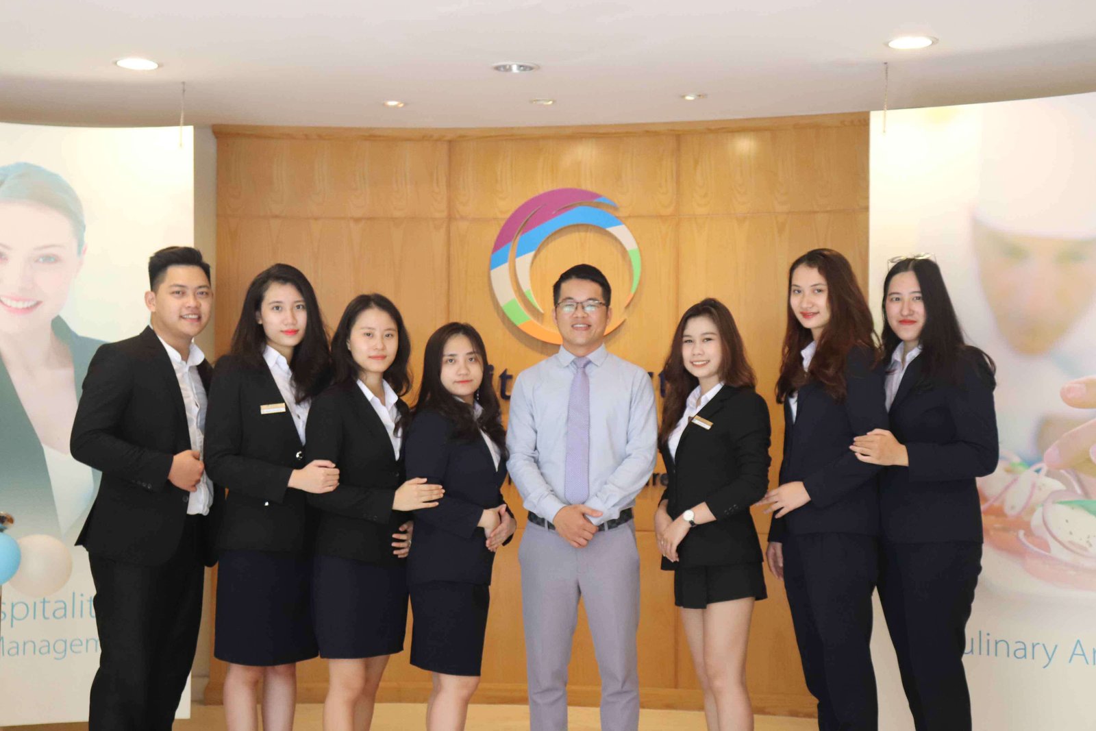 Cơ hội nghề nghiệp rộng mở khi học Quản trị Khách sạn tại CHM
