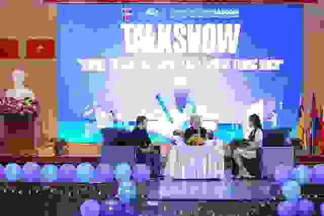 Talkshow Hành trang lập nghiệp qua những trang sách: Tự Tin Tỏa Sáng Trong Thời Đại Số – Những Cuốn Sách Thay Đổi Cuộc Đời Tôi”