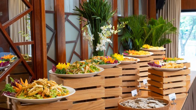 KHÁCH SẠN VIỄN ĐÔNG PHỤC VỤ BUFFET CHAY XUYÊN SUỐT THÁNG 7 VU LAN