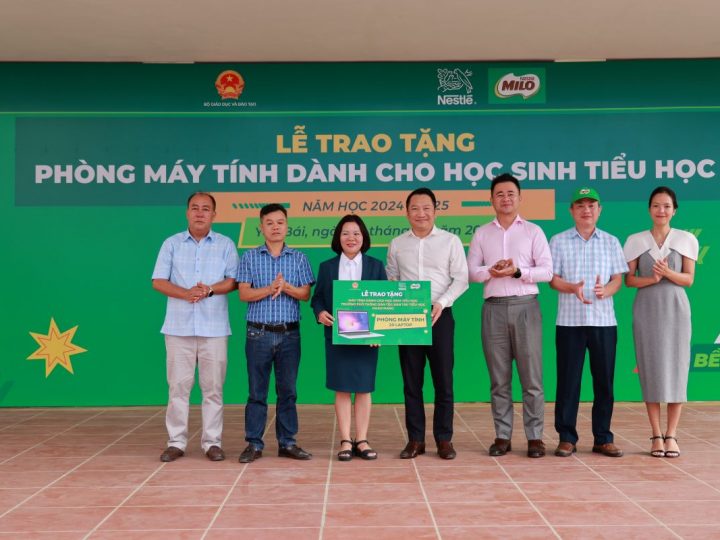 Nestlé MILO trao tặng máy tính cho các trường tiểu học vùng cao